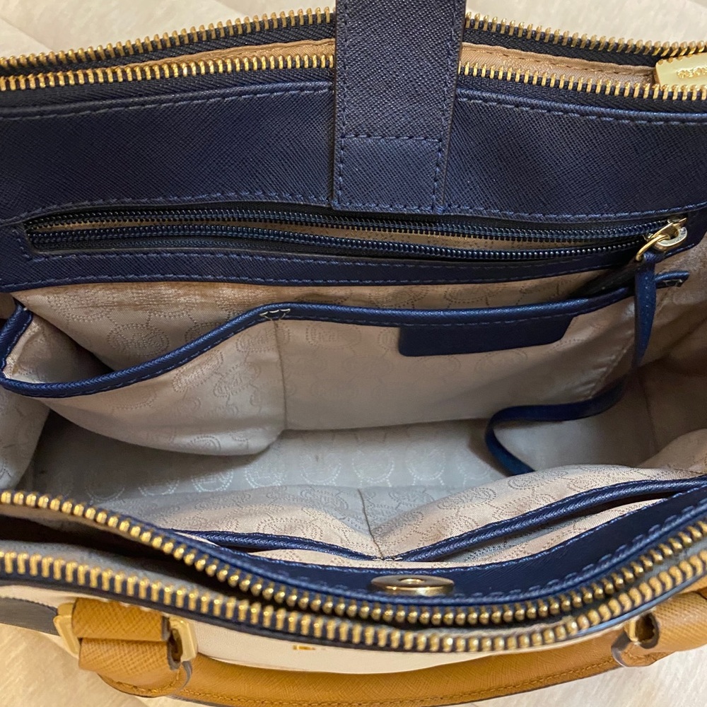 Michael Kors Designer handbag π - Picture 6 of 10
